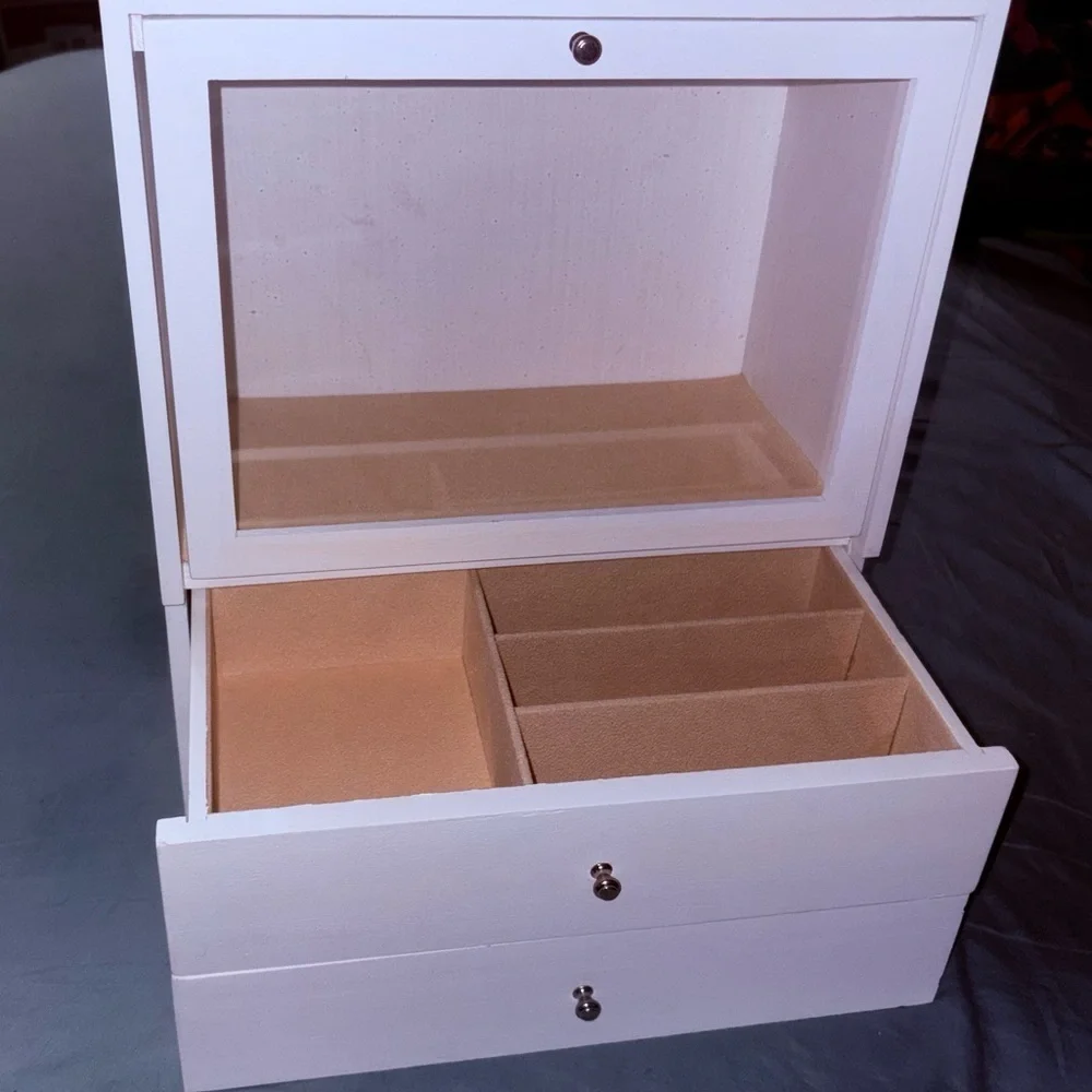 White and Tan Jewelry Organizer